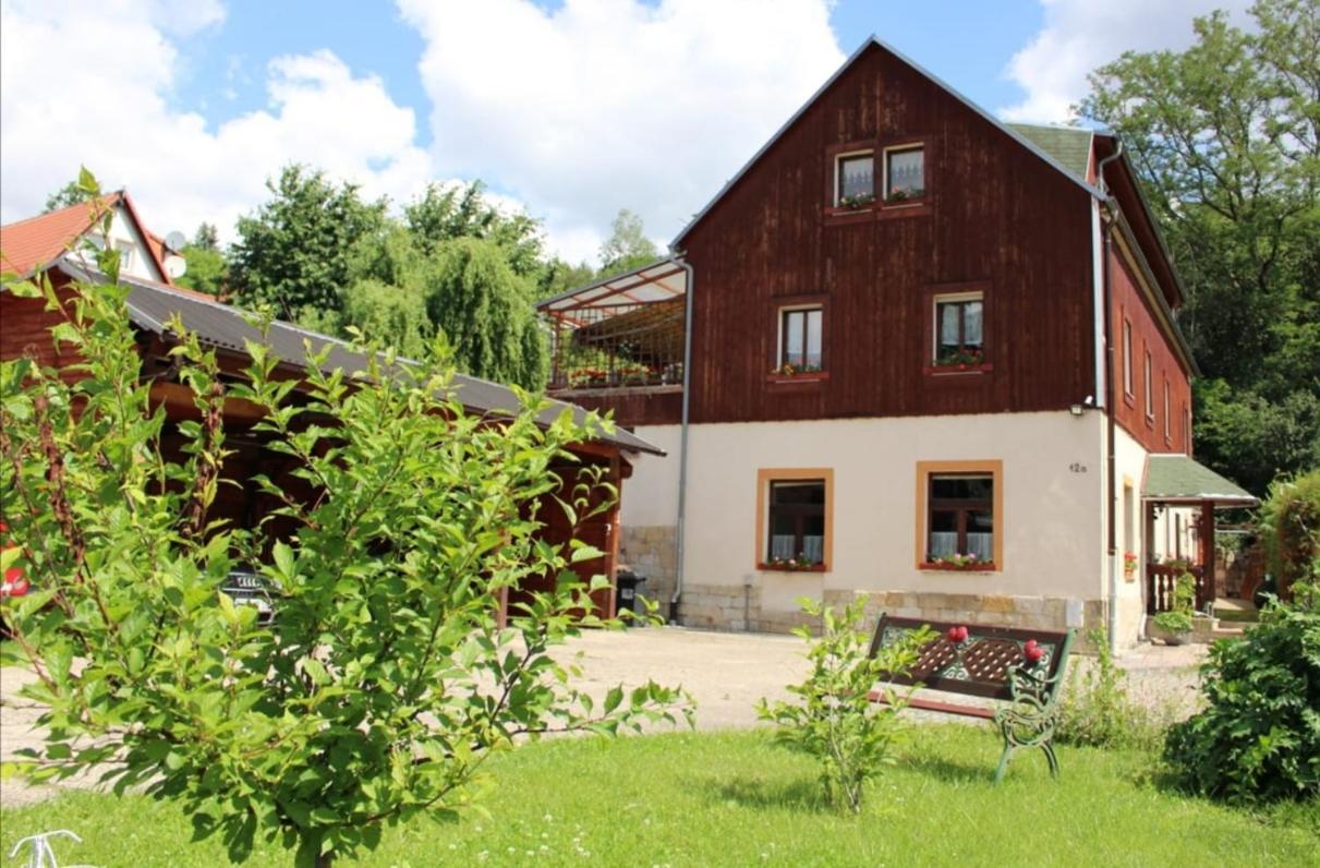 Zur Alten Post Apartment Пирна Екстериор снимка